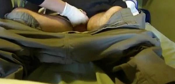  Enfermeira bate uma punheta para o TETRAPLEGICO